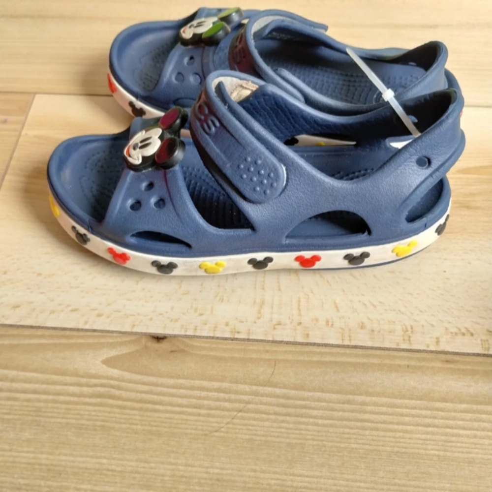 Mickey Crocs - Picture 2 of 5